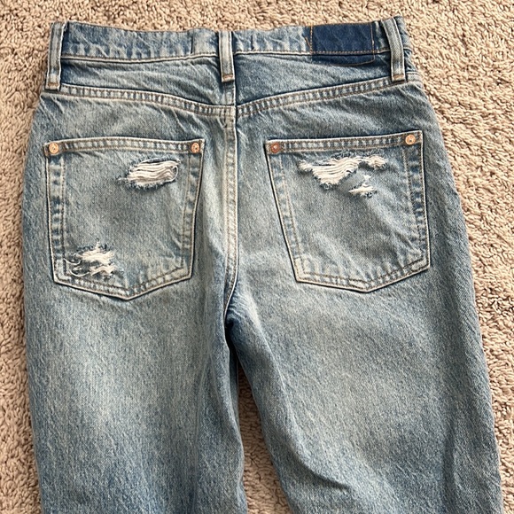 Tapered Baggy Light Wash Distressed High Rise Boyfriend Jeans - Picture 4 of 4